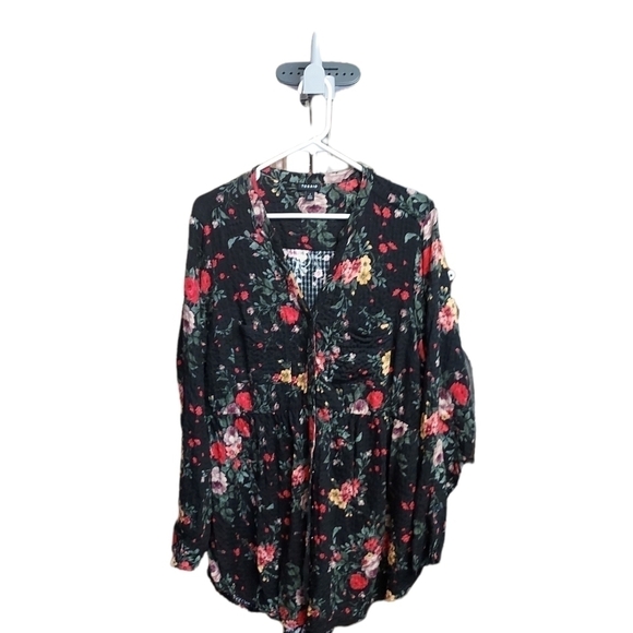 Torrid black with flowers 1X top front pockets rn 148862 - Picture 7 of 10